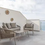 Sea View Ladera Apartment